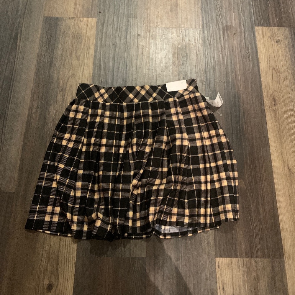 Love Streak pleated skirt with stretch‎ waist. NWT . Retail 26